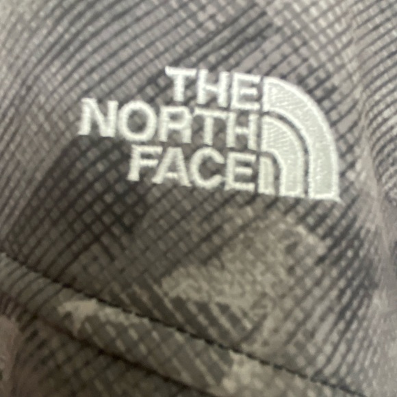 EEUC The North Face Grey Winter Camo print
jacket - Picture 2 of 6